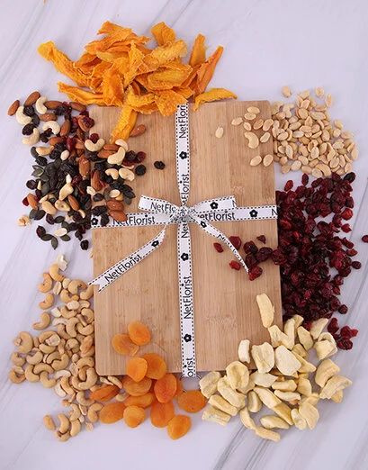 Snacks And Bamboo Chopping Board (STANDARD)