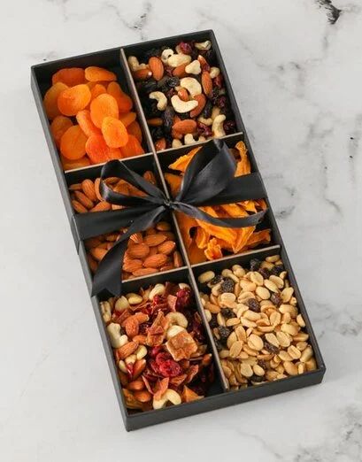 Amazing And Awesome Dried Fruit And Nut Tray (4pc)