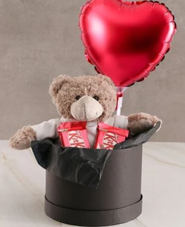 Love Teddy And Kit Kat Box (Standard)