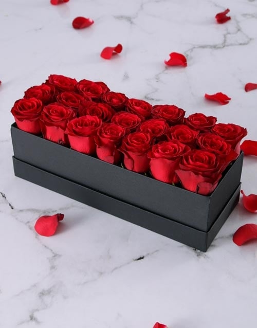 Luxury Box Blooming With Roses