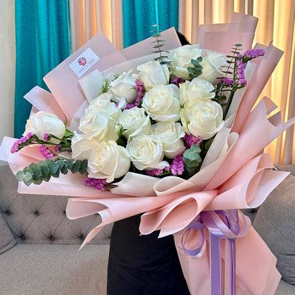 White Roses (12 stems white Ecuadorian roses)