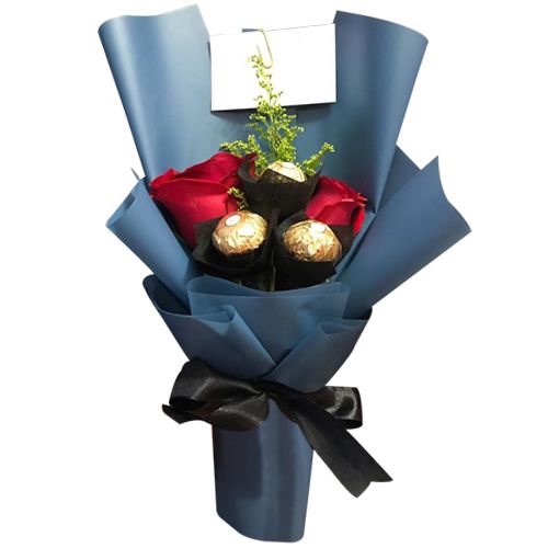 Ecuadorian Roses with Ferrero in Bouquet