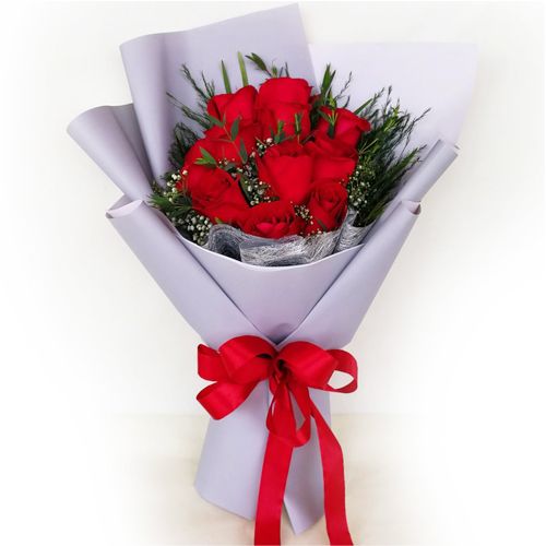12 Fresh Red Color Roses in Bouquet