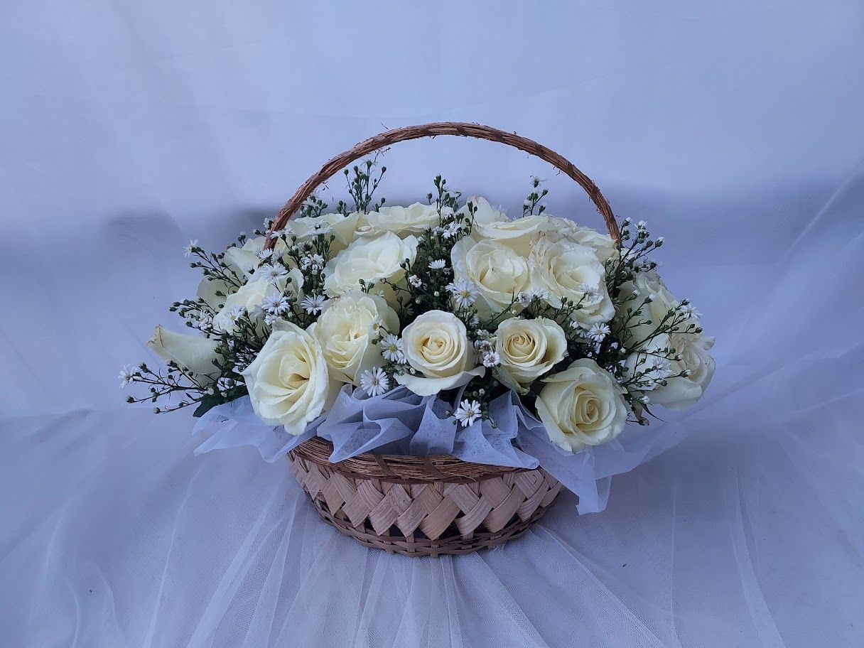 12 Stems White Roses in Basket
