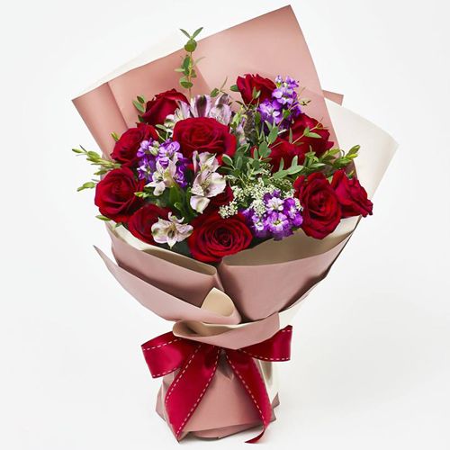 Dozen of Fresh Red Roses in Bouquet