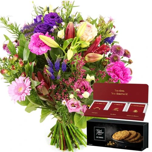 Field-picked bouquet + cookies and tea (Field-picked bouquet medium + crispy cookie (135 grams) in luxury tea mix)