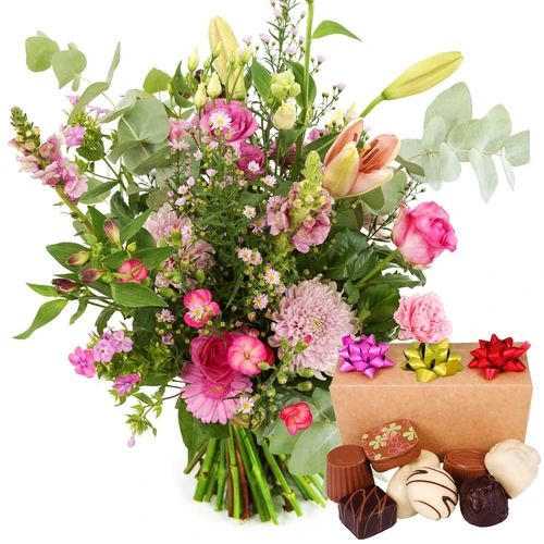 Pink picked bouquet + 300 grams of chocolates (Medium hand-picked bouquet pink + 300 grams of chocolates in a chocolate box)