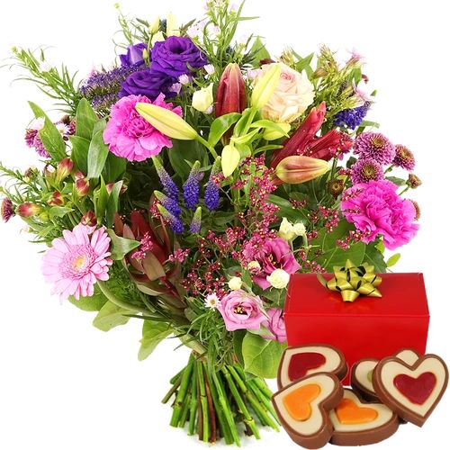 Field-picked + chocolate hearts (Medium bouquet field-picked pink - purple + 140 grams of chocolate hearts)