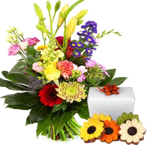 Modern bouquet + flowers chocolate (Modern multicolored bouquet medium + bonbon box 140 grams of floral chocolates)