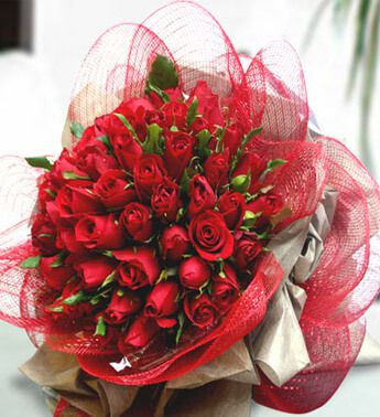 The Glow (60 Red Roses)