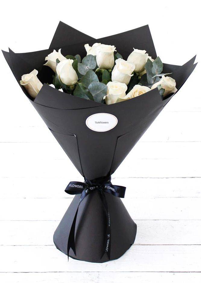 12 White Roses