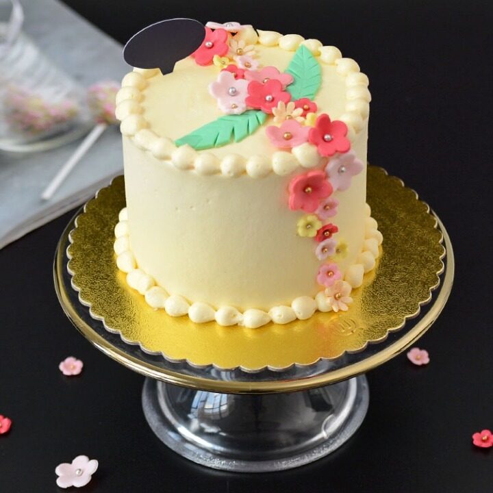 Daisy Dream Buttercream Mini Ribbon Cake