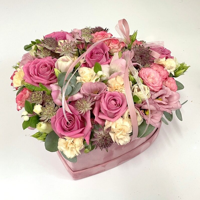 Pink heart of flowers in velvety box (Premium)