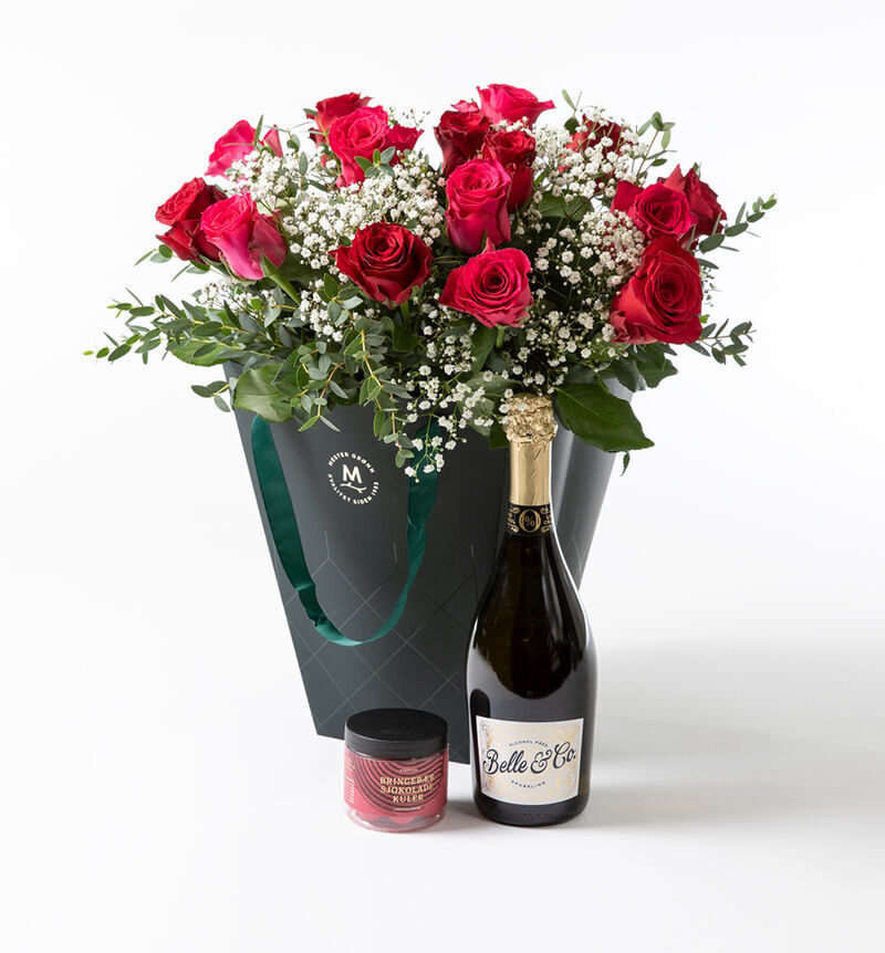 Rose bouquet in red and pink in a gift bag with bubbles