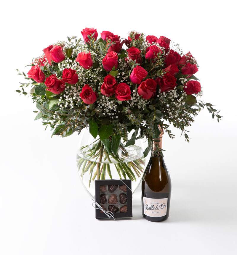 Rose bouquet with bridal veil large with bubbles and vase