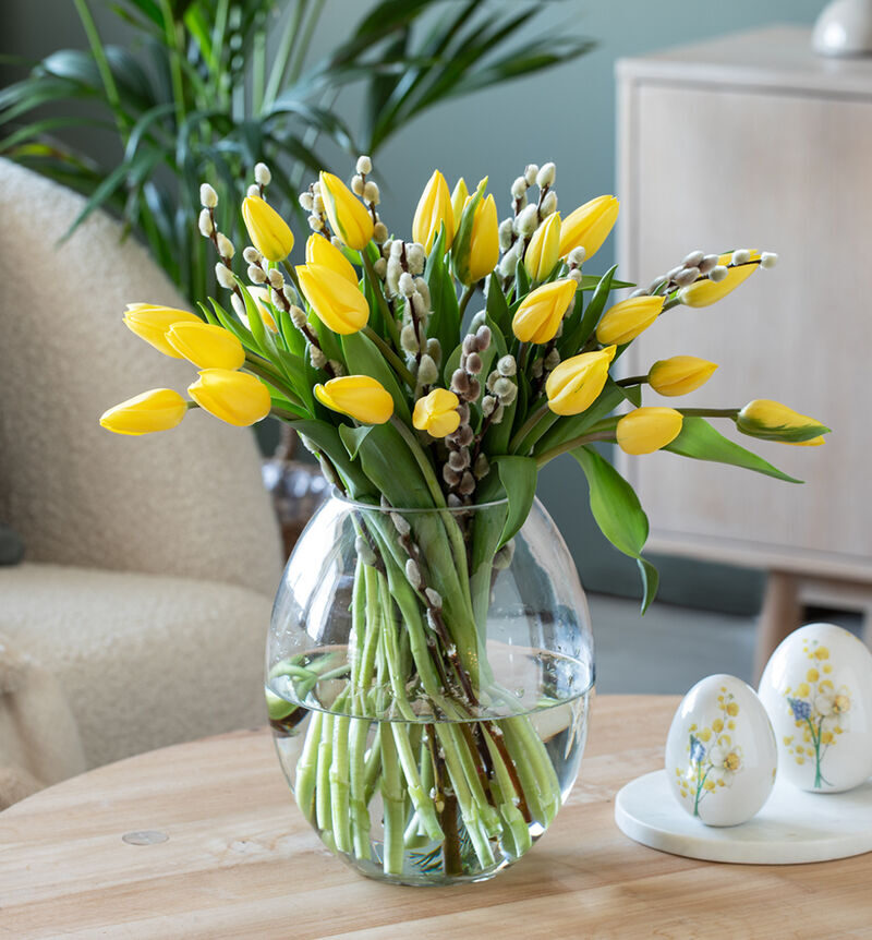 Yellow tulip bouquet with goslings large