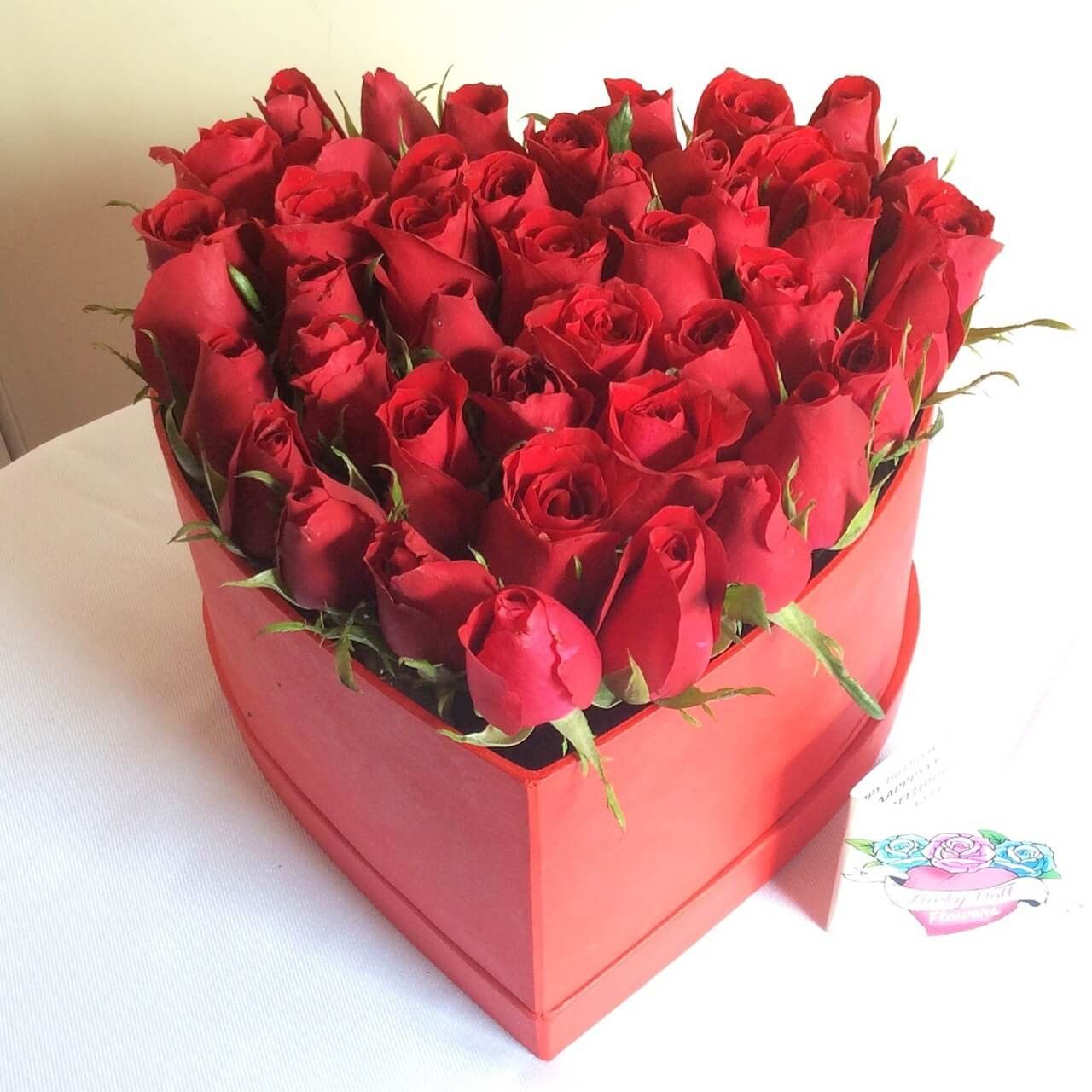 Roses Heart Box (12 Stems)