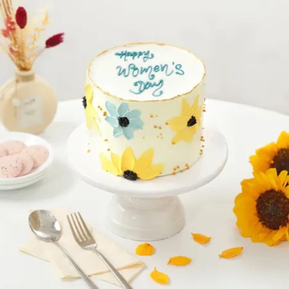 Women's Day Fresh Cream Cake â€“ 500g