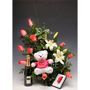 Floral arrangement of roses and lilium