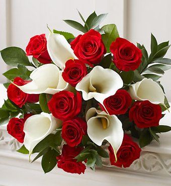Bouquet of roses and calla lilies