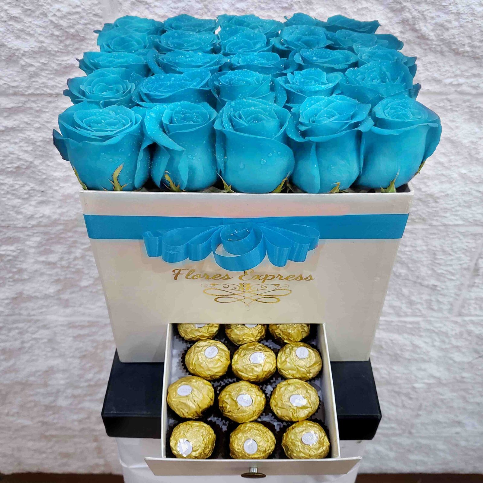 BOX 25 SKY ROSES W/ FERRERO ROCHER