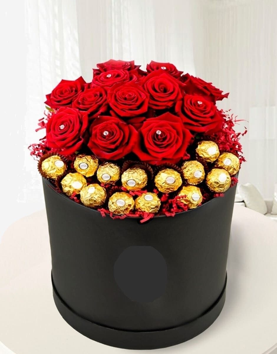 BOX WITH DIAMOND ROSES AND FERRERO ROCHER