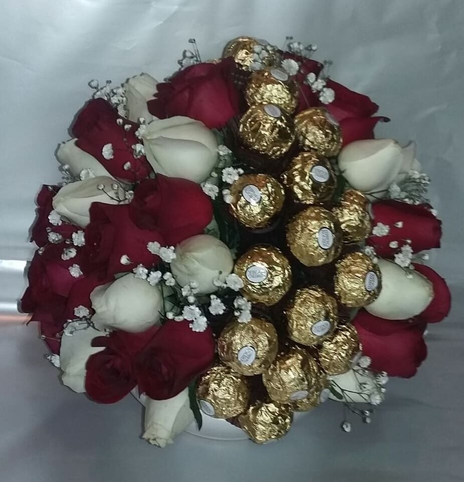 Arrangement based on roses and ferrero rocher