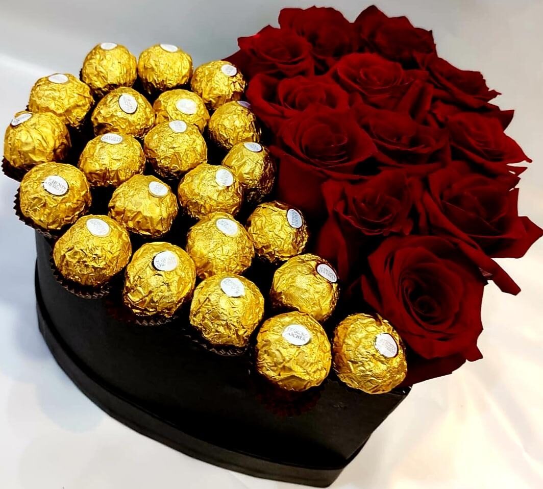 MIXED HEART OF ROSES AND FERRERO ROCHER