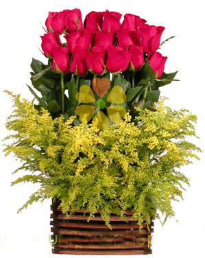 18 Roses in wooden box