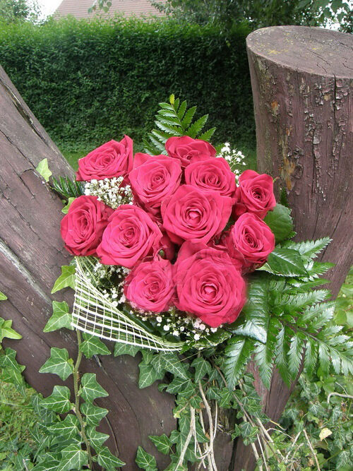 Bouquet Of 11 Red Roses With Greens
