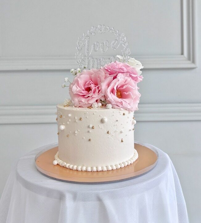 Mini Cake With Sweet Roses For Mom (1/4 LB)