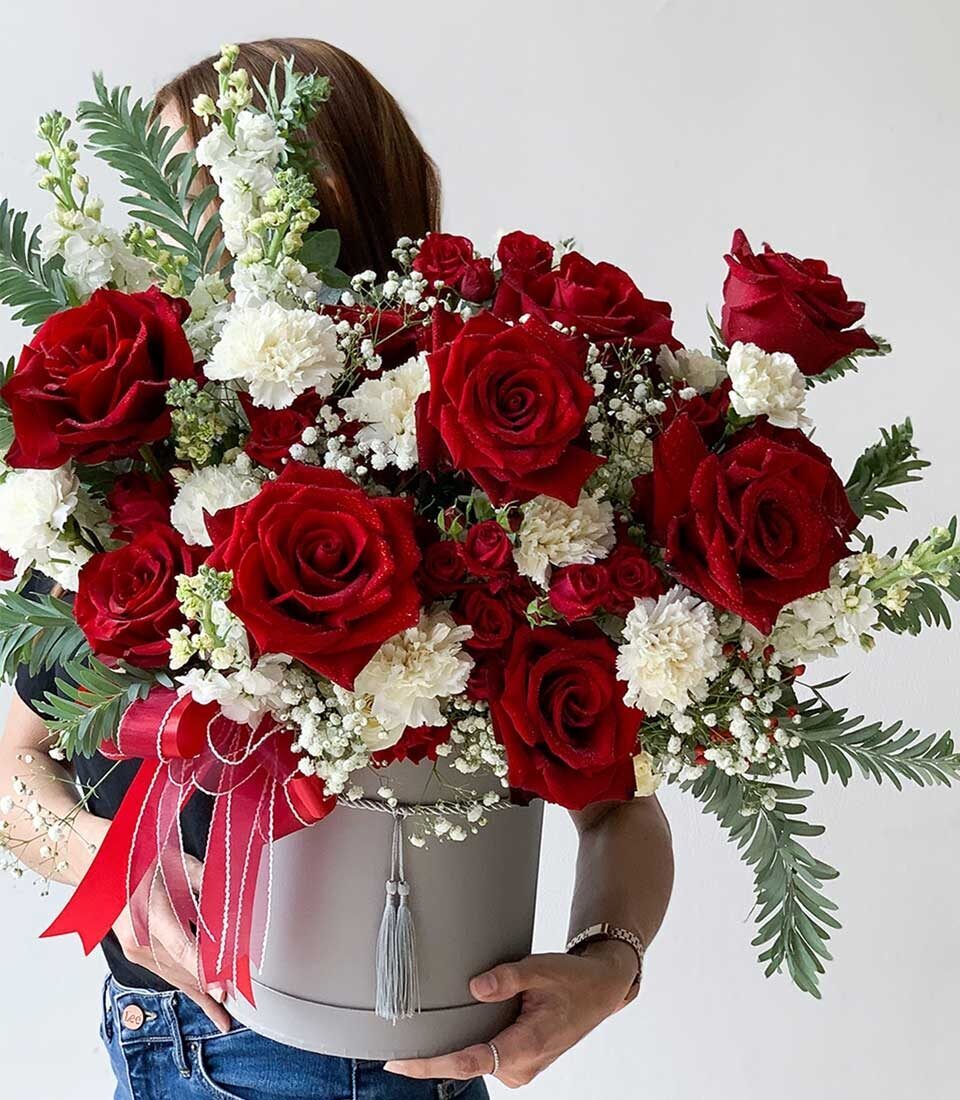 Crimson Roses Elegance Gift