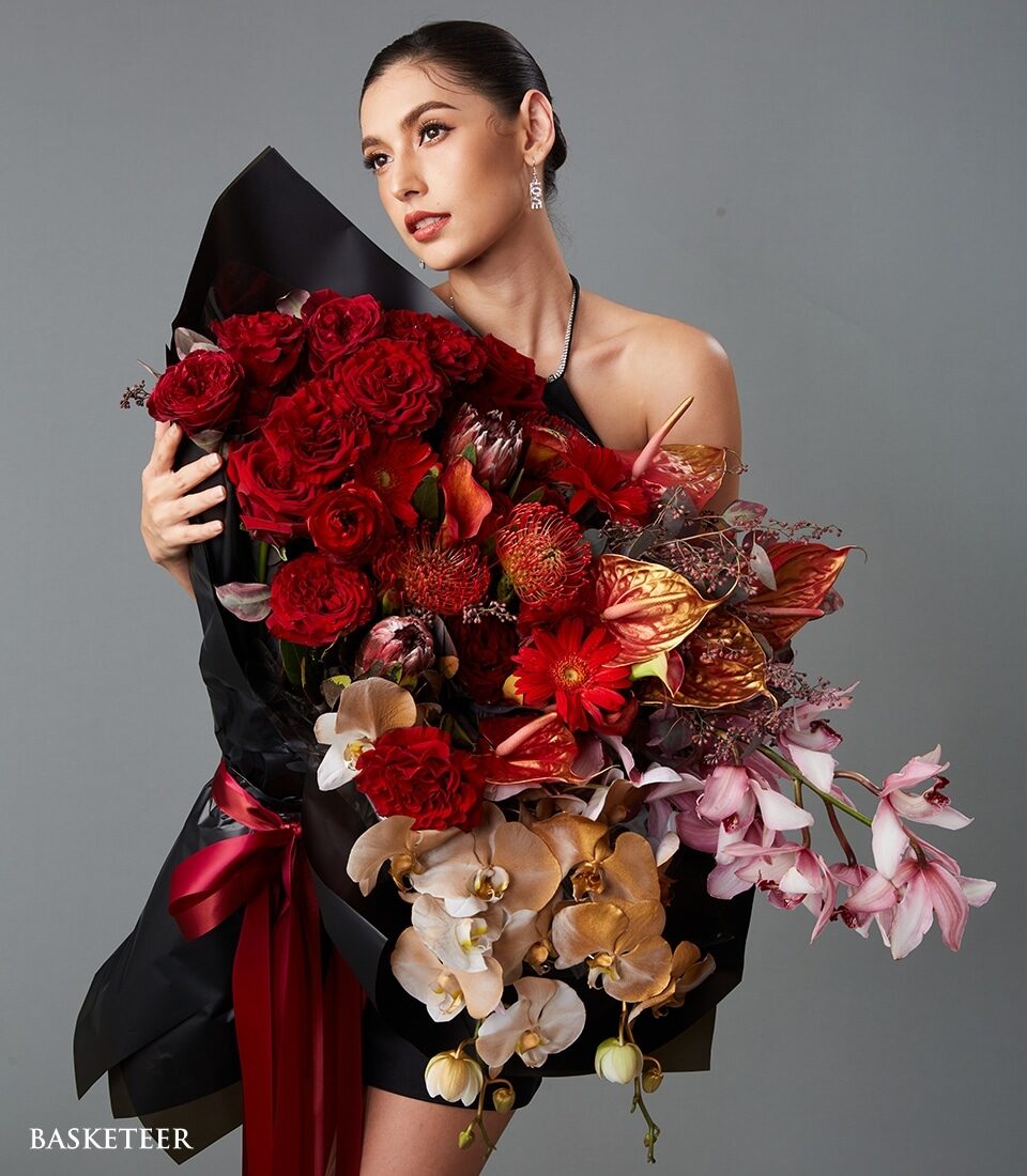 Luxurious Scarlet Flowers Bouquet