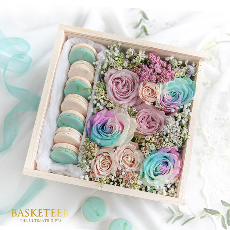 Macarons & Fresh Flowers Gift Box