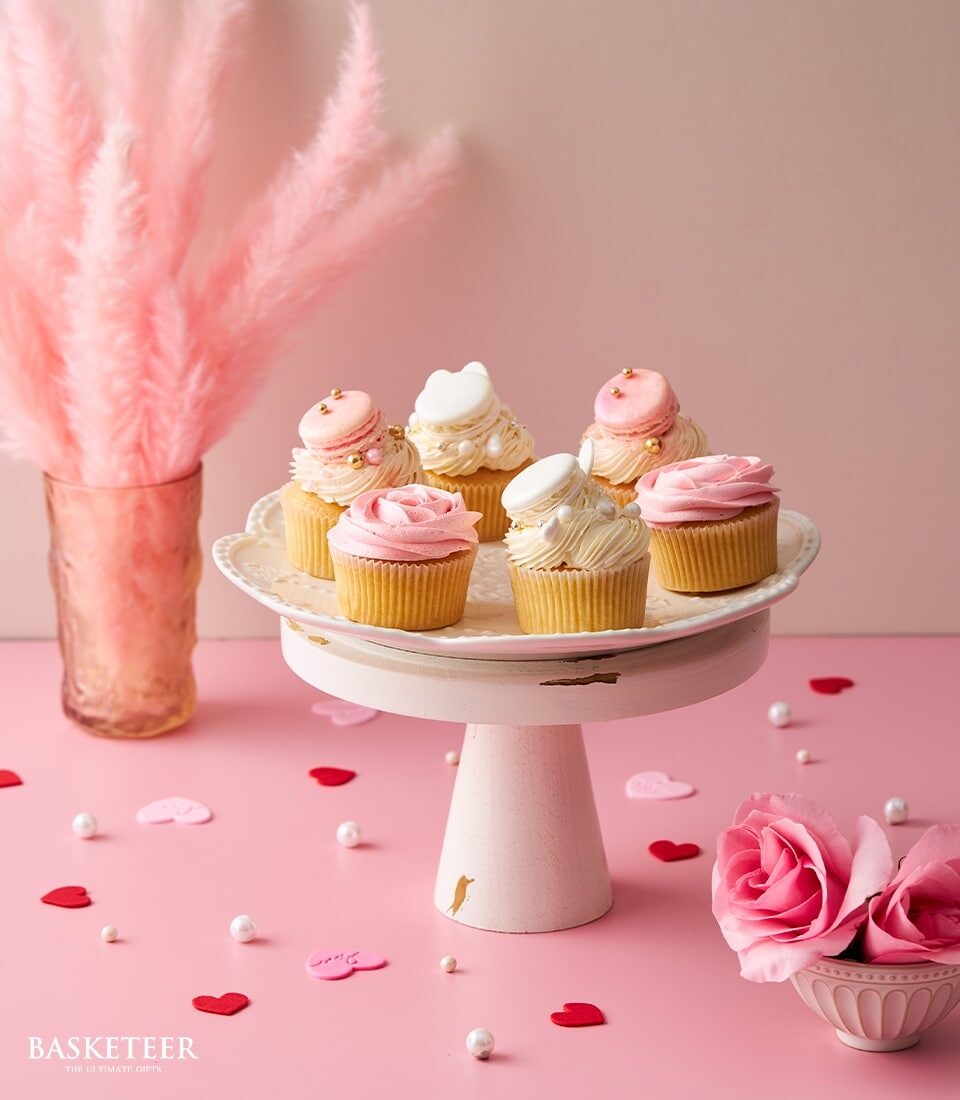 Elegant Vanilla Cupcake Set