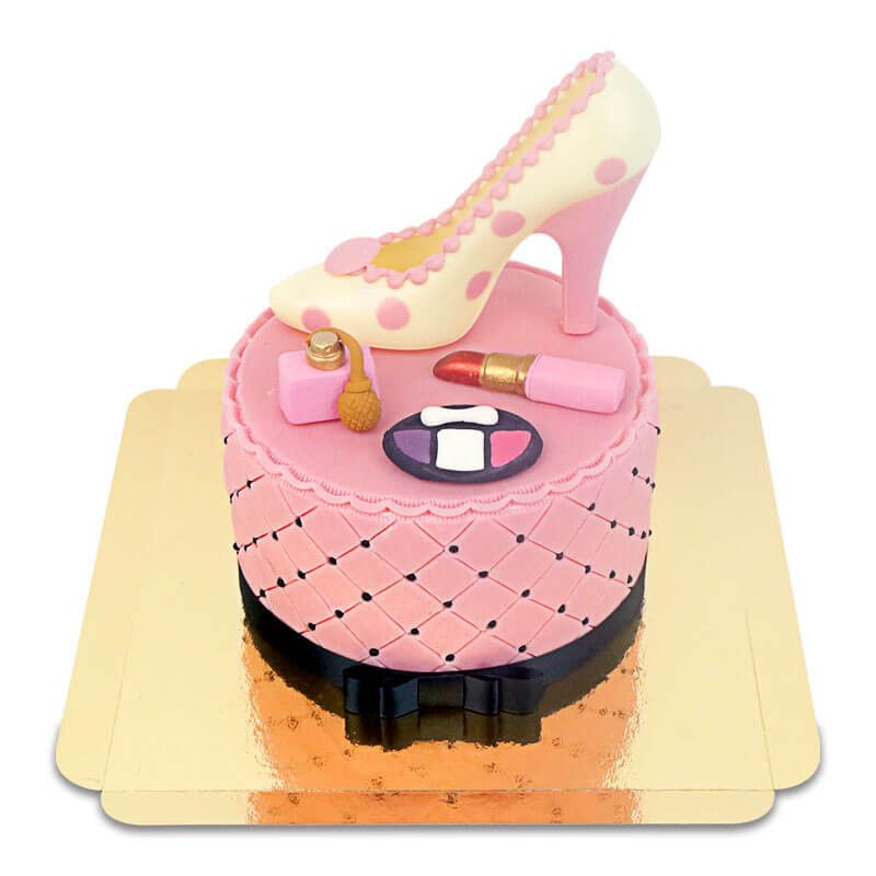 Deluxe make-up cake, round double height with chocolate shoe (Small ((18 cm)12 servings))