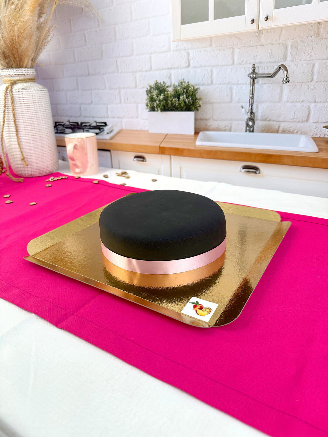 Black cake with cake ribbon (Small (18cm (6 Servings)))