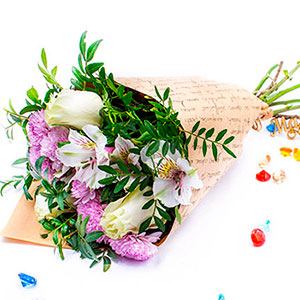 Bouquet of flowers with pink chrysanthemum
