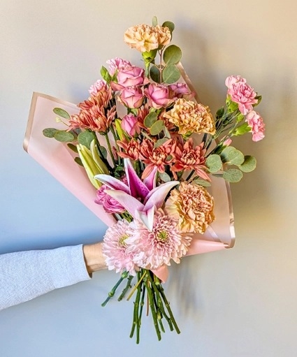 PINKY PROMISE OF LOVE_x000D_
WRAPPED BOUQUET (Standard)