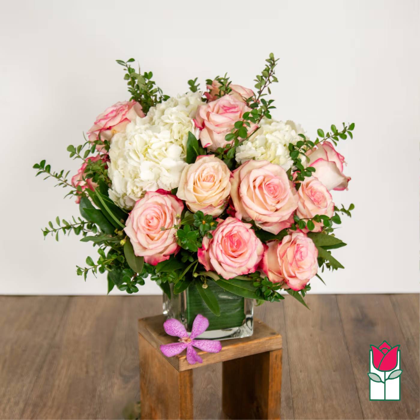 Giftbloom's Compact Bouquet (Standard)