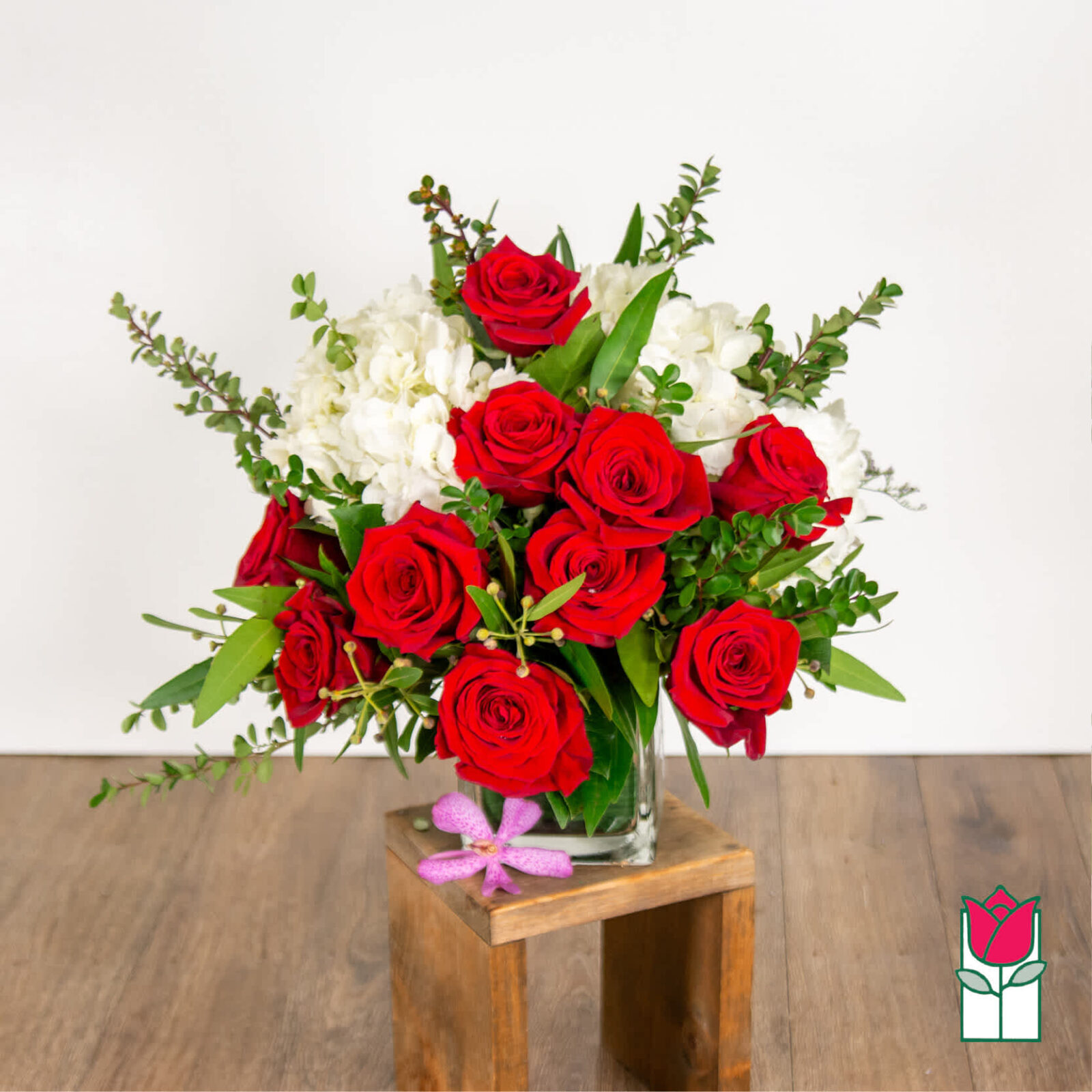 Giftblooms Compact Bouquet (Standard)