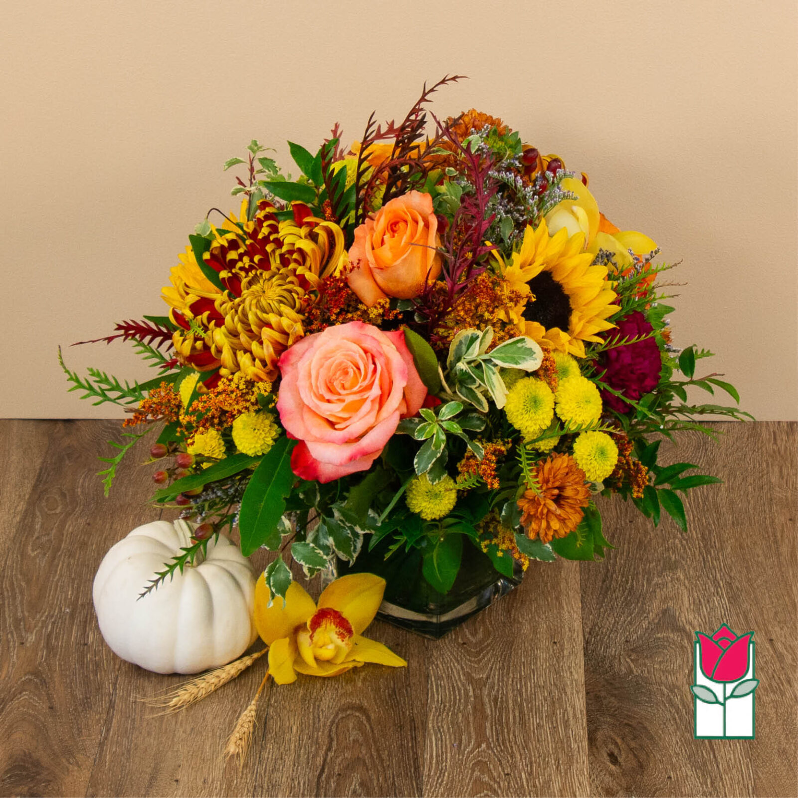 Beretania's Nutmeg Compact Bouquet (Standard)