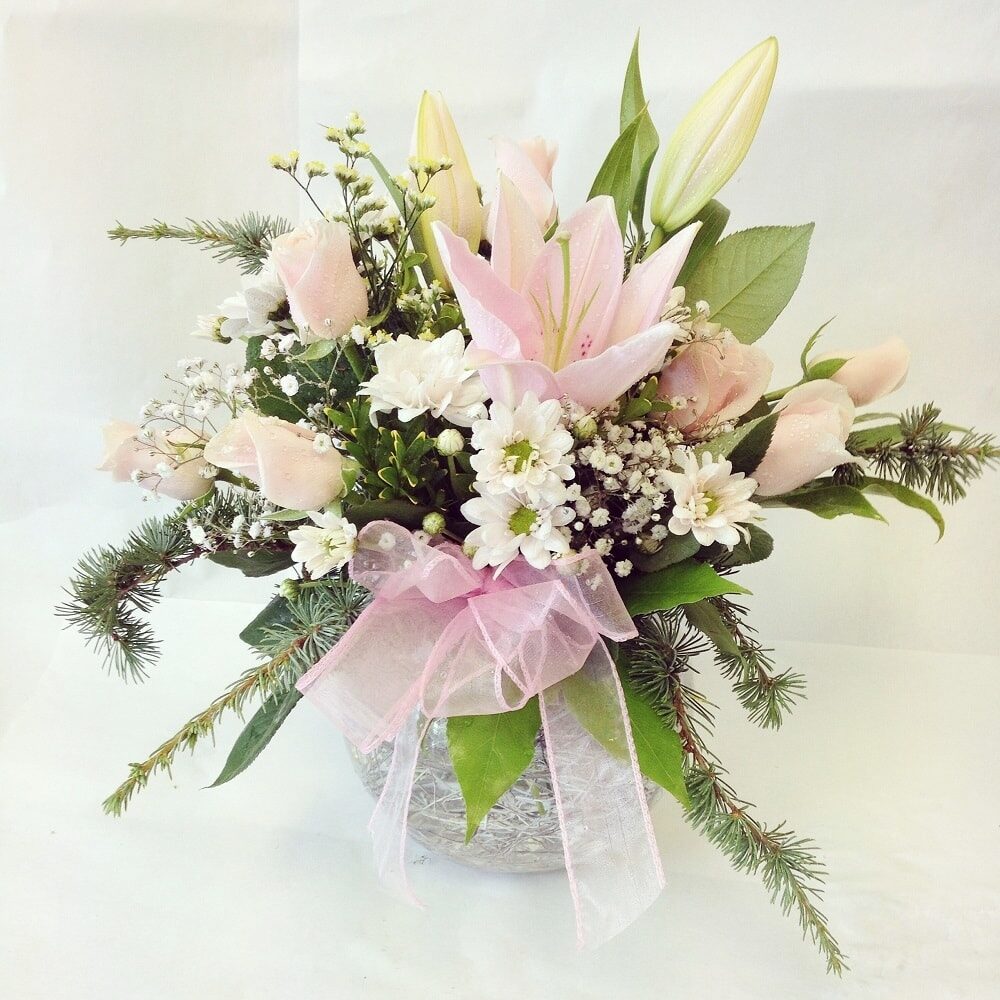 Handtied Bouquet in Glass Vase (Small)