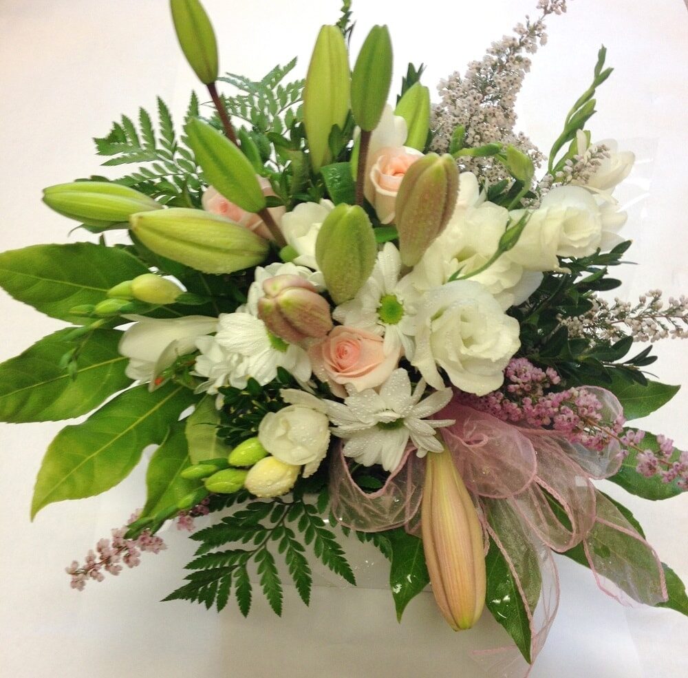 Boxed Bouquet of Pink and White Small Flowers (Small)