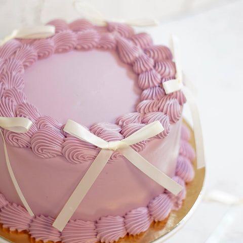 Lilac Bow Cake (6 - 10 people (15cm))