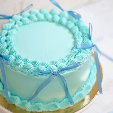 Blue Bow Cake (6 - 10 people (15cm))