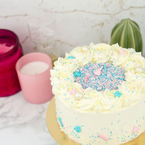 He or She Cake (6 - 10 people (15cm))