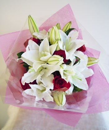 Buket Bunga: Red Roses & White Lilies Bouquet