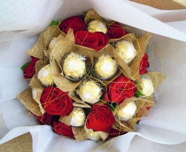 Roses & Ferrero Bouquet