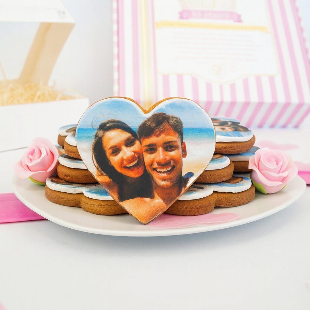 Heart-shaped cakes with photo (12 pcs)